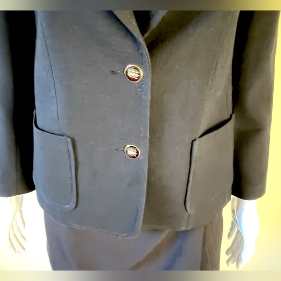 Classic chique black wool blazer jacket two buttons closure two front pockets - Picture 3 of 16